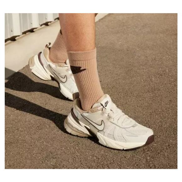 Nike V2K Run "Lt Orewood Brn/Light Bone/Khaki/Earth" Sneaker Womans Size 12 - Picture 7 of 7